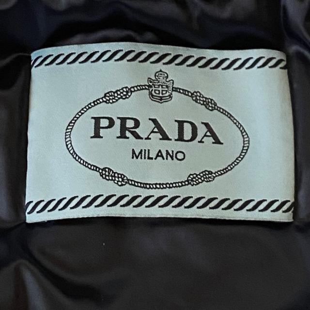 PRADA(プラダ)のプラダ ダウンベスト サイズ42 M美品  - 黒 レディースのジャケット/アウター(ダウンベスト)の商品写真
