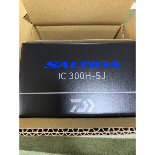 DAIWA(ダイワ)の21 ソルティガ IC 300H-SJ 右巻き新品未使用 スポーツ/アウトドアのフィッシング(リール)の商品写真