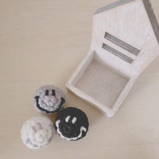 猫のおもちゃ、防菌防臭アクリル毛糸で作ったネコちゃんの毛玉ボール(鈴入り)3つ(おもちゃ/ペット小物)