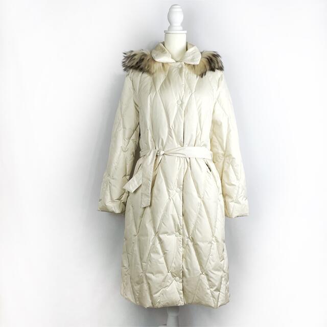 大きいサイズ　3L ダウンコート　オフホワイト　44  イタリア製　ベージュ系 レディースのジャケット/アウター(ダウンコート)の商品写真