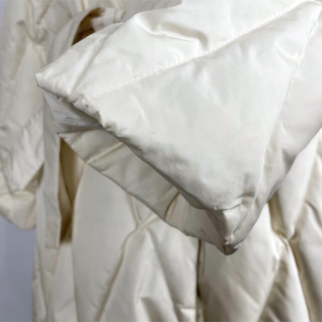 大きいサイズ　3L ダウンコート　オフホワイト　44  イタリア製　ベージュ系 レディースのジャケット/アウター(ダウンコート)の商品写真