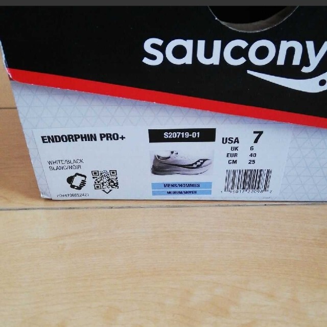 SAUCONY(サッカニー)のsaucony endorphin pro + スポーツ/アウトドアのランニング(シューズ)の商品写真