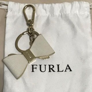 フルラ(Furla)の【美品】フルラ/チャーム/リボン/白(バッグチャーム)