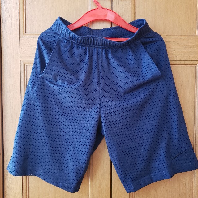 NIKE(ナイキ)のナイキ NIKE ハーフパンツ (Sサイズ、Mサイズ)2枚 キッズ/ベビー/マタニティのキッズ服男の子用(90cm~)(パンツ/スパッツ)の商品写真