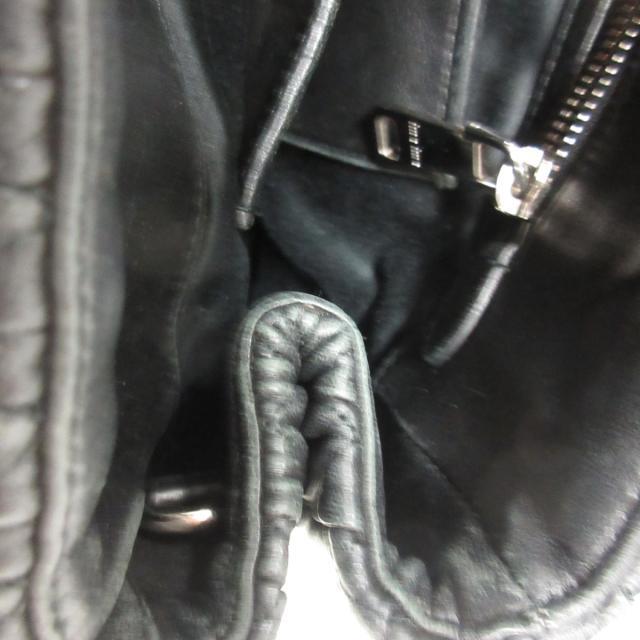 miumiu(ミュウミュウ)のミュウミュウ トートバッグ 黒 レザー レディースのバッグ(トートバッグ)の商品写真