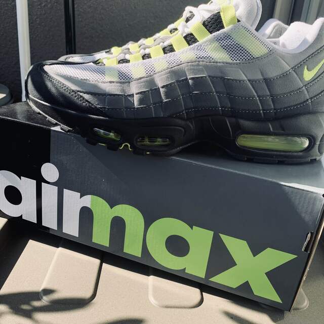 NIKE(ナイキ)のNIKE AIR MAX 95 OG Neon 2020 US9.5 メンズの靴/シューズ(スニーカー)の商品写真