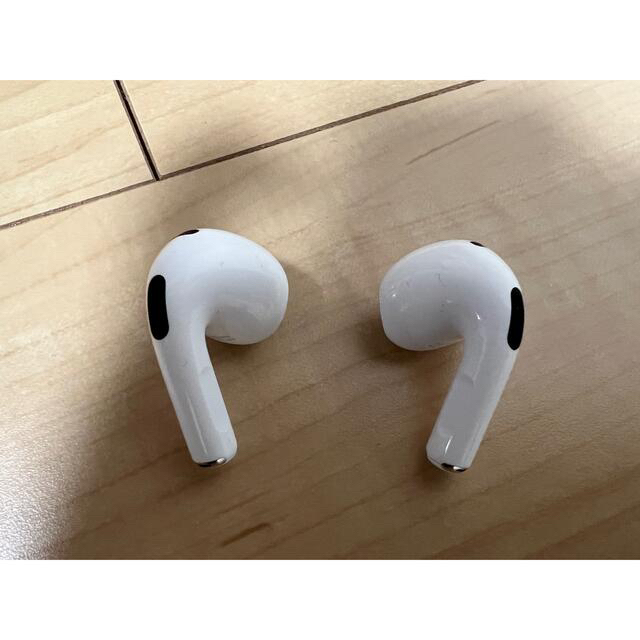 Apple(アップル)のairpods 第三世代 スマホ/家電/カメラのオーディオ機器(ヘッドフォン/イヤフォン)の商品写真