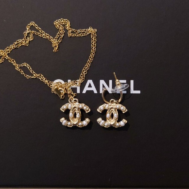 CHANEL パール付きピアス