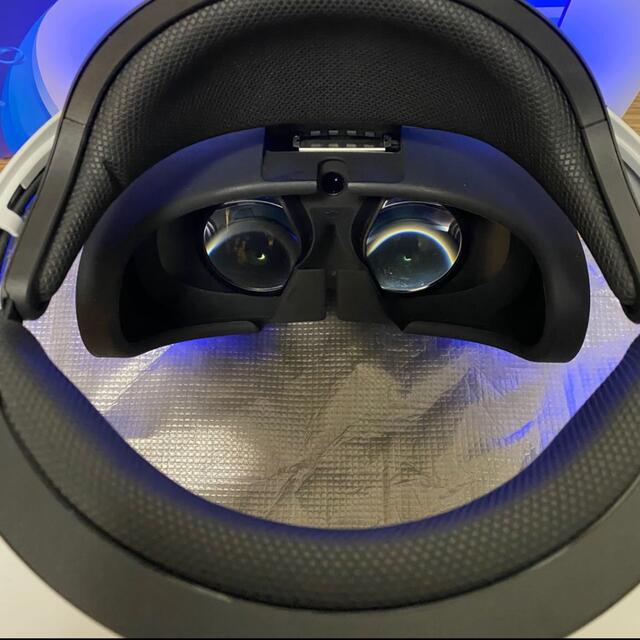 PlayStation VR(プレイステーションヴィーアール)のpsvr 新型 コントローラセット　美品 エンタメ/ホビーのゲームソフト/ゲーム機本体(家庭用ゲーム機本体)の商品写真