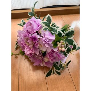 当店限定販売】 ウェディングブ-ケとブ-トニアのセットです。大人っ