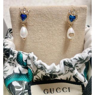 グッチ(Gucci)のGUCCI クリスタル ハート ピアス ブルー(ピアス)