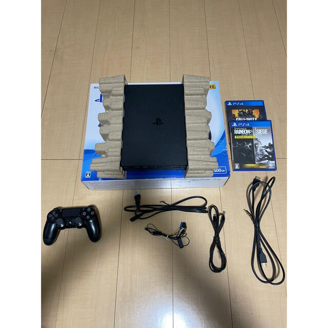 PlayStation4(プレイステーション4)のプレステ4本体　500GB エンタメ/ホビーのゲームソフト/ゲーム機本体(家庭用ゲーム機本体)の商品写真