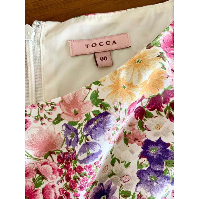 TOCCA(トッカ)の美品　TOCCA POWERFUL BLOOMS ドレス　花柄ワンピース  レディースのワンピース(ひざ丈ワンピース)の商品写真