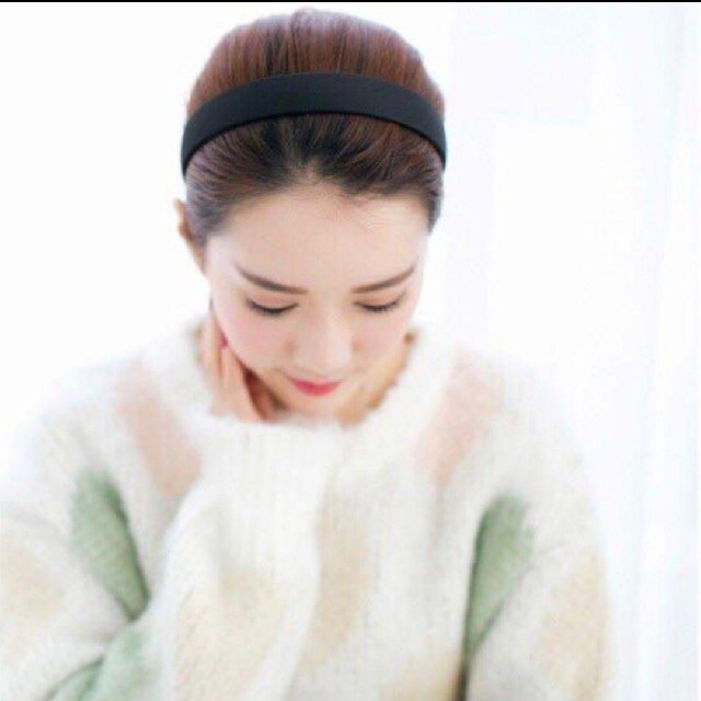 シンプル 黒 太め カチューシャ 韓国 ファッション　ブラック レディースのヘアアクセサリー(カチューシャ)の商品写真
