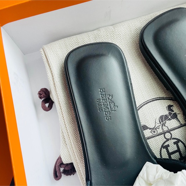 Hermes(エルメス)のHERMES  オラン ノワール　黒　新品未使用　37サイズ　※写真追加しました レディースの靴/シューズ(サンダル)の商品写真