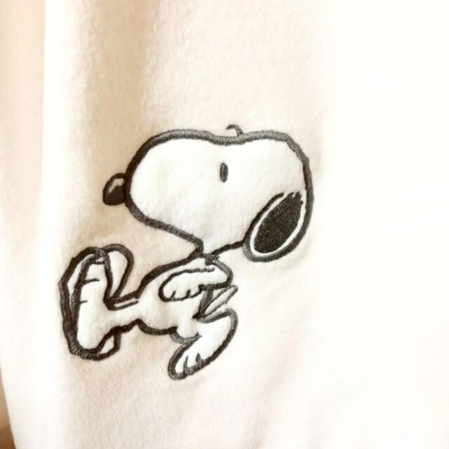 GU(ジーユー)のGU　ジーユー　スヌーピー　PEANUTS　耳つきパーカー　ラウンジウェア　 S レディースのルームウェア/パジャマ(ルームウェア)の商品写真