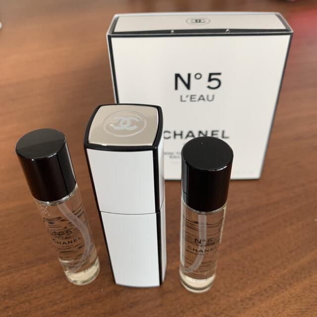 CHANEL(シャネル)のシャネル N°5 ロー オードゥ トワレット ミニ ツィスト&スプレイ コスメ/美容の香水(香水(女性用))の商品写真