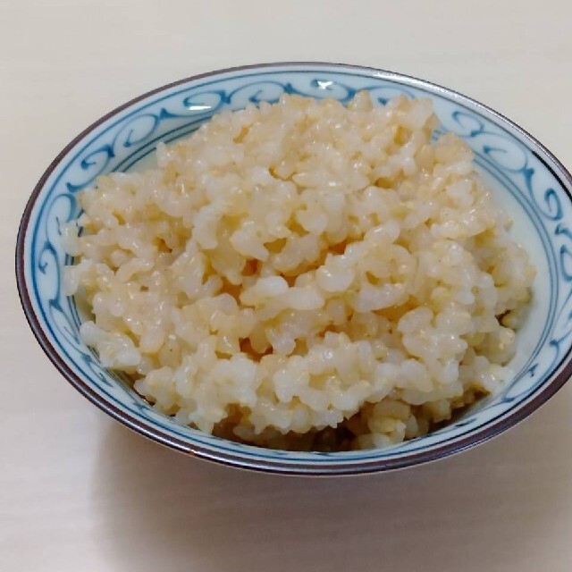 ✳️玄米お試し✳️富山県産1等米コシヒカリ玄米2合＋3合 食品/飲料/酒の食品(米/穀物)の商品写真
