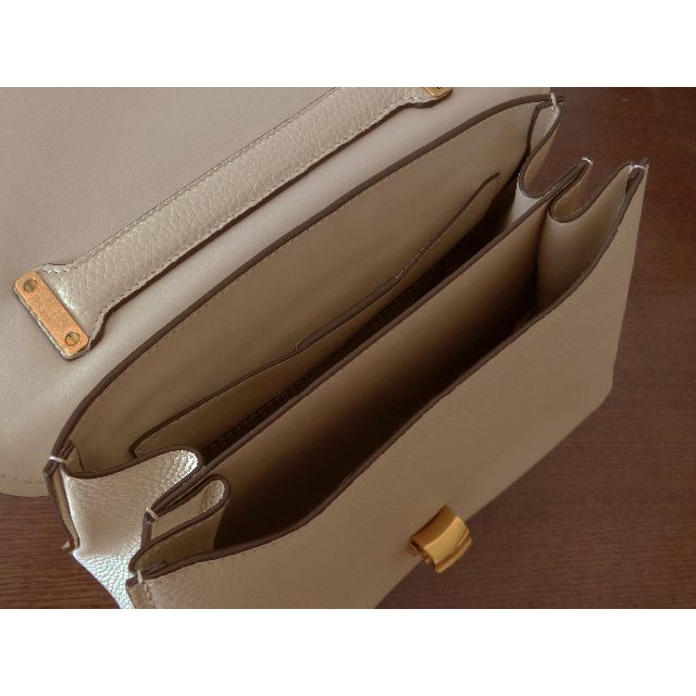 Salvatore Ferragamo(サルヴァトーレフェラガモ)のつぼみ様専用♪Salvatore Ferragamo マーゴット ガンチーニ美品 レディースのバッグ(ショルダーバッグ)の商品写真