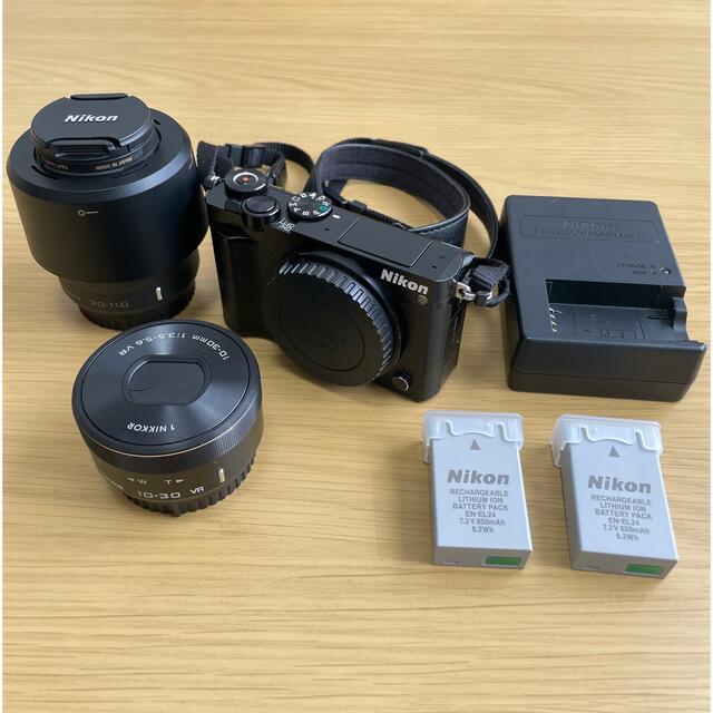 Nikon 1 J5 Wズームキット　ブラック　予備バッテリ&チャージャ付属