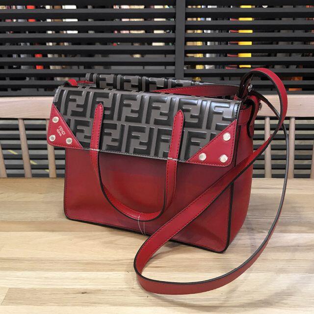 FENDI(フェンディ)の新品未使用 フェンデイ フリップミディアム 2WAYショルダーバッグ 赤 レディースのバッグ(ショルダーバッグ)の商品写真