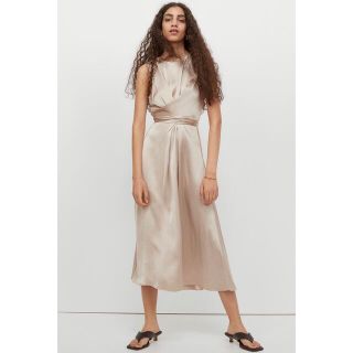 エイチアンドエム(H&M)の新品タグ付き サテン パーティードレス ワンピース H&M(ロングワンピース/マキシワンピース)