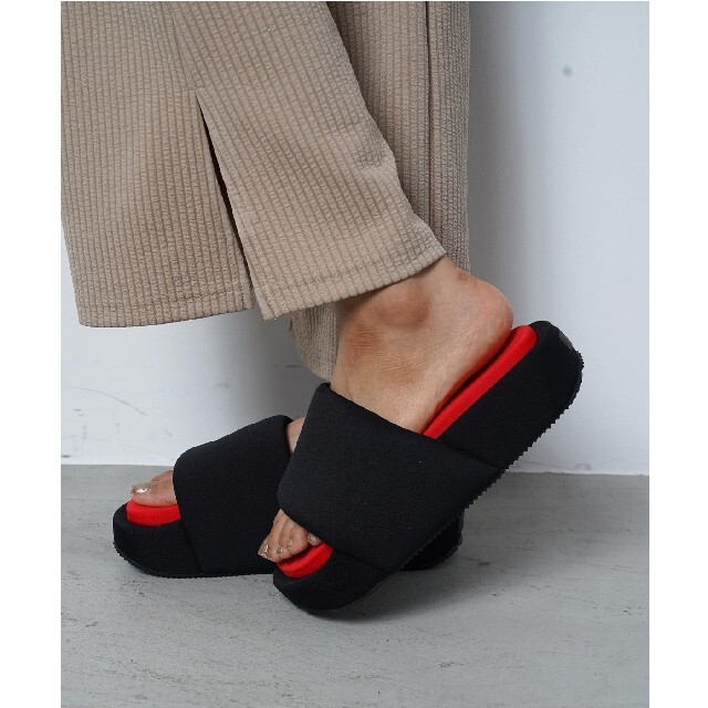 Yohji Yamamoto(ヨウジヤマモト)のYOHJI YAMAMOTO Y-3 SLIDE BLACK/BLACK/RED レディースの靴/シューズ(サンダル)の商品写真