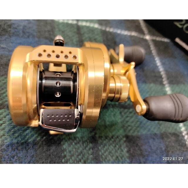 SHIMANO(シマノ)のシマノ　15 カルカッタコンクエスト　200HG スポーツ/アウトドアのフィッシング(リール)の商品写真