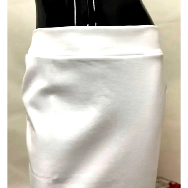 タグ付き　白スカート　ハイウエストスカート　ストレッチスカート　大きめサイズ レディースのスカート(ひざ丈スカート)の商品写真