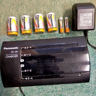 パナソニック(Panasonic)のパナソニック充電器 BQ-560 ニカド&ニッケル水素電池用(バッテリー/充電器)