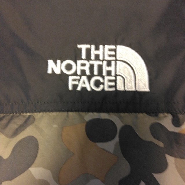 THE NORTH FACE(ザノースフェイス)の中古　THE NORTH FACE  ヌプシサイズL　日本未発売カラー メンズのジャケット/アウター(ダウンジャケット)の商品写真