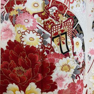振袖☆正絹☆赤☆白☆金の刺繍入り☆花柄☆古典柄☆裄67cm☆成人式