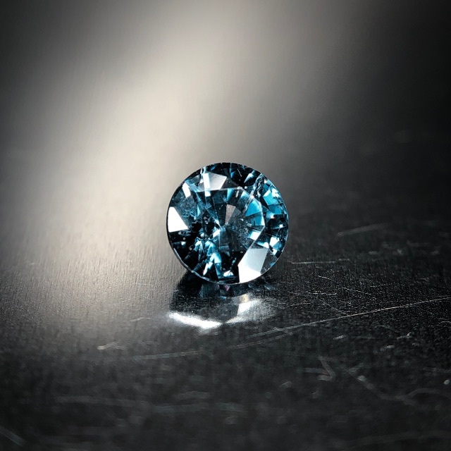 魅惑のカラーチェンジ 0.3ct 天然 ベキリーブルー ガーネット レディースのアクセサリー(リング(指輪))の商品写真