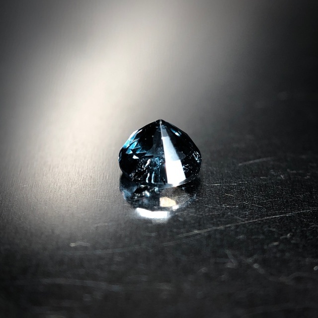 魅惑のカラーチェンジ 0.3ct 天然 ベキリーブルー ガーネット レディースのアクセサリー(リング(指輪))の商品写真