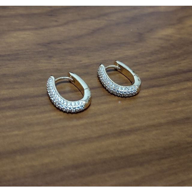 UNITED ARROWS(ユナイテッドアローズ)のUNITED ARROWS(ユナイテッドアローズ) OVAL/PAVE ピアス レディースのアクセサリー(ピアス)の商品写真