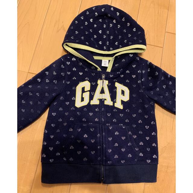 GAP Kids(ギャップキッズ)のギャップベビー　フリースパーカー　100 キッズ/ベビー/マタニティのキッズ服女の子用(90cm~)(ジャケット/上着)の商品写真