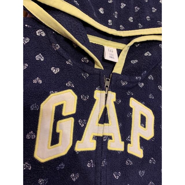 GAP Kids(ギャップキッズ)のギャップベビー　フリースパーカー　100 キッズ/ベビー/マタニティのキッズ服女の子用(90cm~)(ジャケット/上着)の商品写真