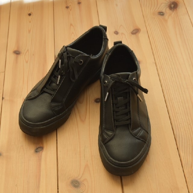 【美品】SLACK 黒　スニーカー メンズの靴/シューズ(スニーカー)の商品写真