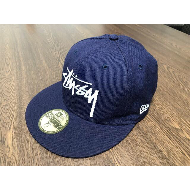 STUSSY(ステューシー)のSTUSSY  ニューエラキャップ　ネイビー メンズの帽子(その他)の商品写真