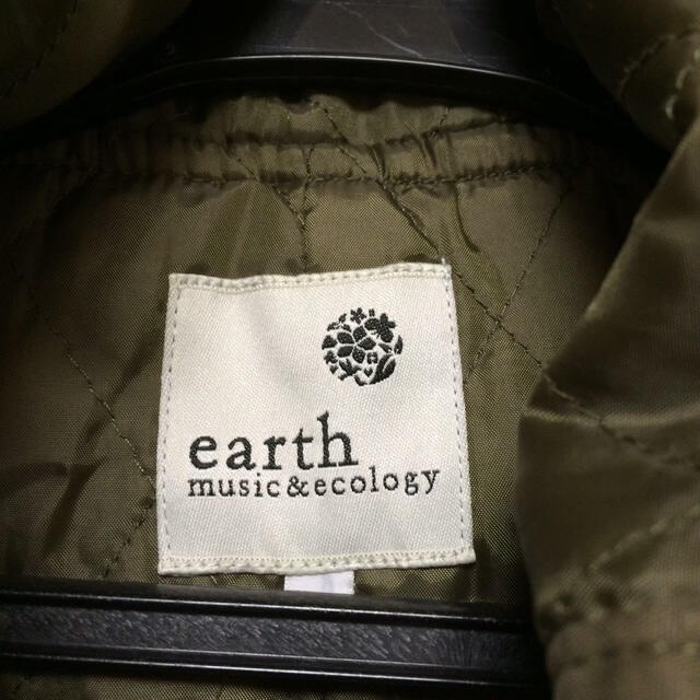 earth music & ecology(アースミュージックアンドエコロジー)のearth music&ecology ショートモッズ コート カーキ色 レディースのジャケット/アウター(モッズコート)の商品写真