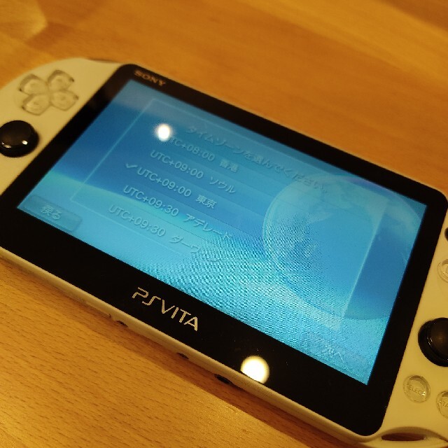 PS VITA 本体　　PCH-2000 ホワイト　メモリーカード16GB付き 1