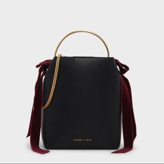 チャールズアンドキース(Charles and Keith)のcharles and keith バッグ　ベルベット　バケツ型(ハンドバッグ)