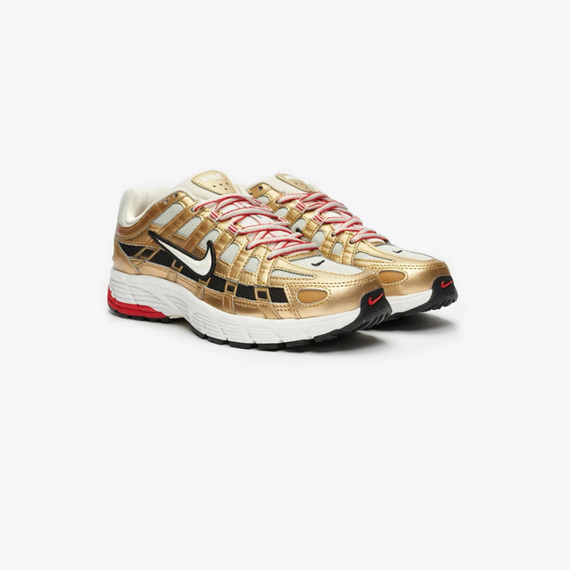 NIKE(ナイキ)のNIKE W P-6000 METALLIC GOLD　ナイキ　P6000　金 メンズの靴/シューズ(スニーカー)の商品写真