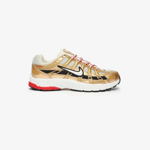 NIKE(ナイキ)のNIKE W P-6000 METALLIC GOLD　ナイキ　P6000　金 メンズの靴/シューズ(スニーカー)の商品写真