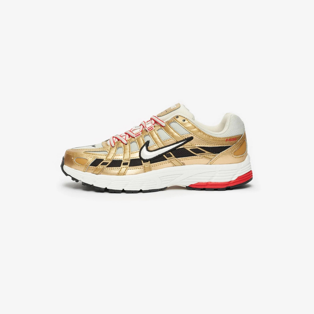 NIKE(ナイキ)のNIKE W P-6000 METALLIC GOLD　ナイキ　P6000　金 メンズの靴/シューズ(スニーカー)の商品写真