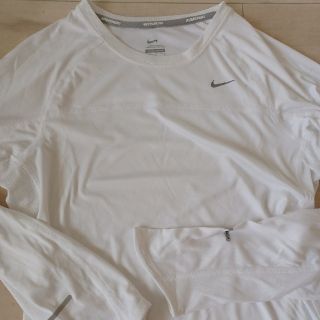 ナイキ(NIKE)のNIKE　ホワイトTシャツ　スポーツウェア(ウェア)