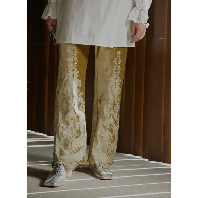 Ameri VINTAGE - UND FLOWER EMBROIDERY VELOUR PANTSの通販 by uthca