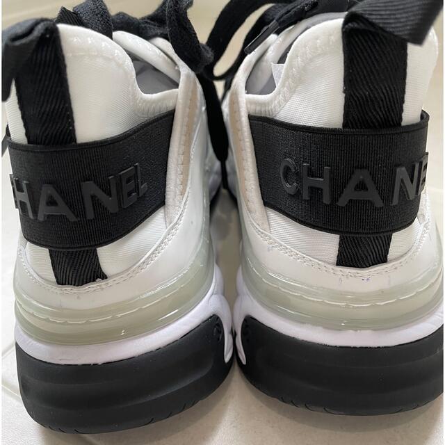 CHANEL(シャネル)のシャネル ノベルティ スニーカー 24 レディースの靴/シューズ(スニーカー)の商品写真