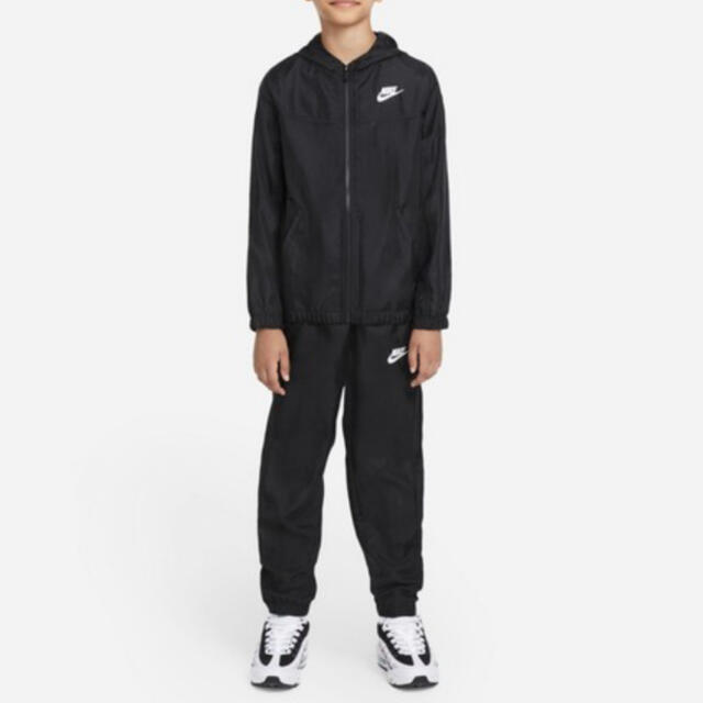 NIKE(ナイキ)の【新品】NIKEナイキ★今期ウーブンナイロンジャージ上下セット★ブラック黒150 キッズ/ベビー/マタニティのキッズ服男の子用(90cm~)(その他)の商品写真