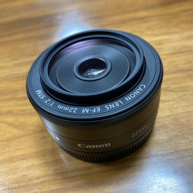 Canon(キヤノン)のCanon EF-M 22mm F2 STM 単焦点レンズ スマホ/家電/カメラのカメラ(レンズ(単焦点))の商品写真